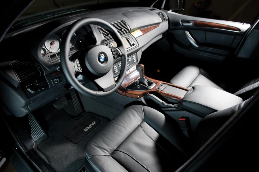 Интерьер BMW X5 4.8is 2004 года  (NA) (фото 13 из 73)
